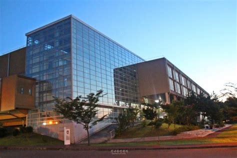 UIBE韩国国立济州大学商务孔子学院成功举办九场商务讲座-对外经济贸易大学新闻网