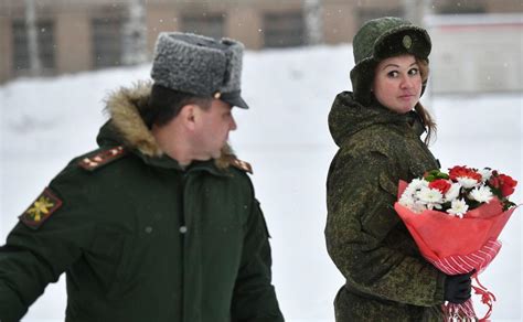 俄罗斯女兵选美大赛,女警飞行员齐亮相,看看前三名颜值如何|克拉斯诺达尔|女兵|女警_新浪新闻