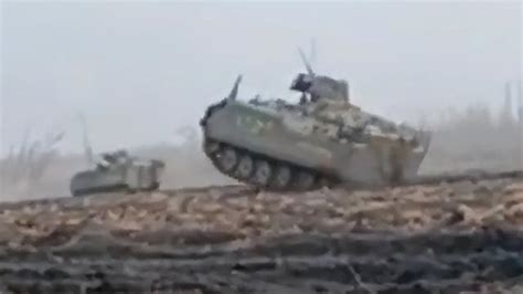 乌军在俄罗斯本土发起攻击！俄军装甲车被毁成一堆废铁，4名俄士兵阵亡_乌军_装甲车_俄军