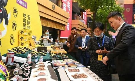 首届中国（玉树）牦牛产业大会隆重开幕 玉树被授予“中国牦牛之都”称号_玉树市新闻网