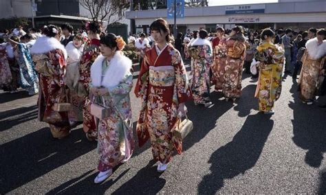 直击日本少女成人礼 女孩盛装打扮身穿传统和服参加成人礼(2)|日本少女成人礼-滚动读报-川北在线-川北全搜索