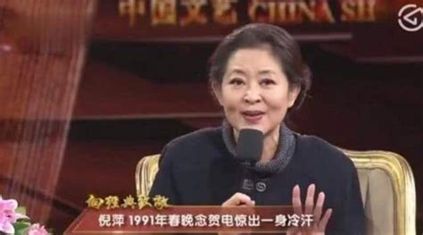 1991年舞台，倪萍拿4张白纸撒下“弥天大谎“，结束后台长将她抱住_稿子_观众_节目