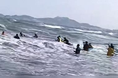 【山东】多人“赶海”被卷入海中溺水 一人被送往医院抢救无效死亡