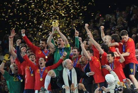 2010年世界杯冠军西班牙 是最强版本的斗牛士_巴萨_哈维阿隆索_皇马