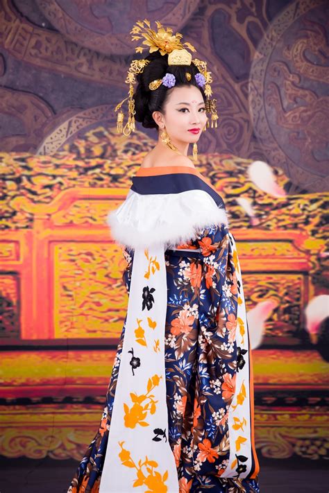 Queen for a day: a glamour photoshoot in China - slightly astray
