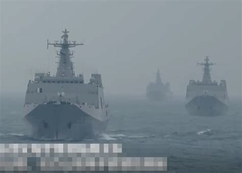 军情24小时：航母编队在南海进行舰载机起降训练_军事_中国网