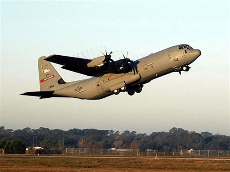 日本两架C-130运输机出发 前往阿富汗邻国撤离人员|日本|阿富汗|日本航空自卫队_新浪军事_新浪网