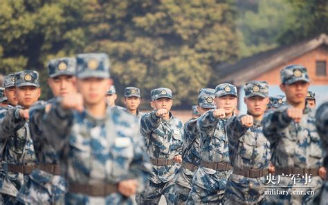 重庆交通职业学院,我校2020级火箭军定向培养士官生举行授肩牌仪式