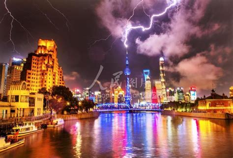 上海东方明珠塔遭雷击-人民图片网