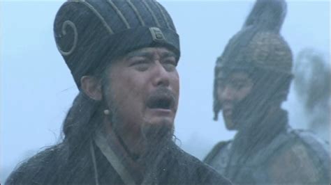 《新三国》第94集01：司马懿被困，却天降大雨救下司马懿，诸葛亮大怒吐血倒地