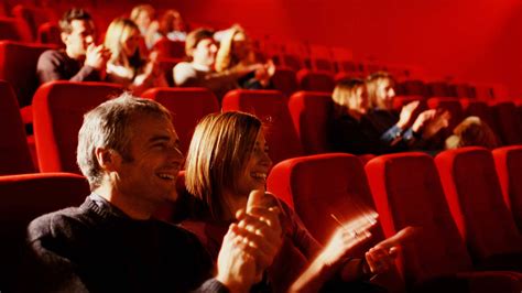 影院看电影加了中场休息，可能是一件好事儿 | CBNData