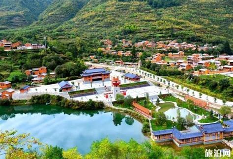 甘肃省陇南市的一个旅游大县，县城建在山谷中，呈“入”字形状_宕昌县