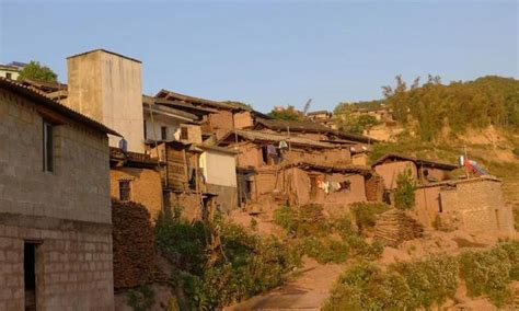 中国最奇特的村子 房子用亿年化石盖成|化石|村子|村民_新浪新闻