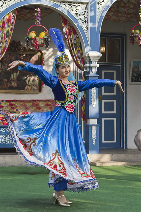 维吾尔族舞蹈基础训练《动律组合》