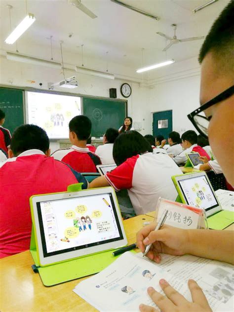 新式课堂初体验 郑州12中“且行且思 且思且行”--郑州教育信息网