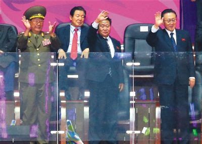 金正恩出席朝鲜少年团活动 学生激动痛哭(组图) - 青岛新闻网