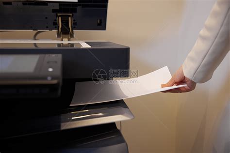 使用打印机扫描的手部特写高清图片下载-正版图片502364370-摄图网