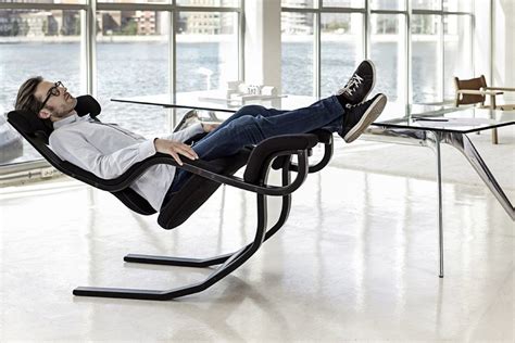 一款符合人体工程学的多角度零重力座椅 - 普象网