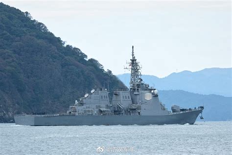日本海上自卫队雾岛号宙斯盾驱逐舰驶出横须贺港__财经头条