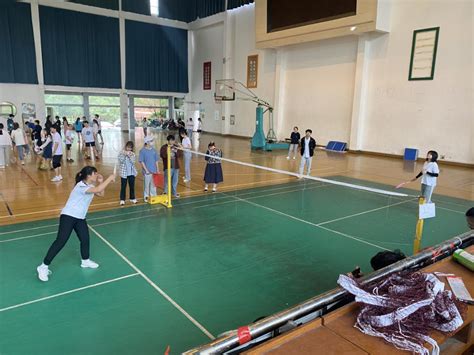 体育学院举办校级羽毛球团体比赛