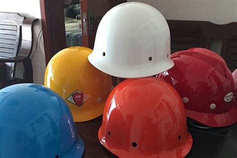 在工地，你应该戴哪种颜色的安全帽？ - 知乎