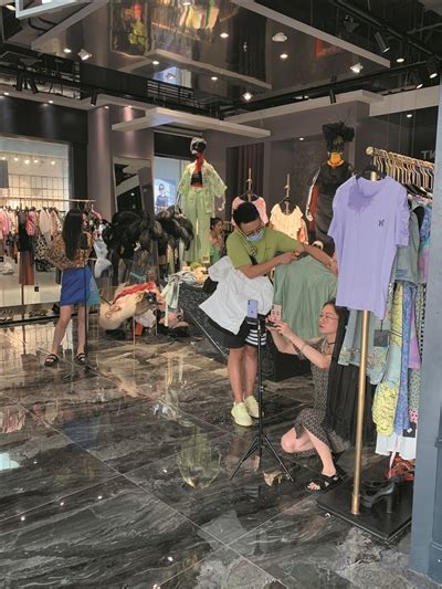 揭秘杭州四季青：服装生意越来越难做，她们却收入翻3倍！ -生意圈