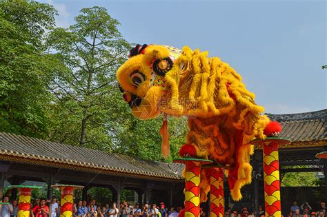 广东佛山祖庙黄飞鸿纪念馆十一舞狮子表演，这是拿生命在表演啊！