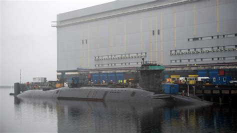 英国一艘载有140人的核潜艇因设备故障险些舰毁人亡_凤凰网