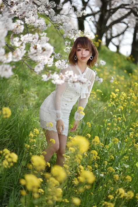 少女人体艺术图片