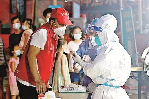 上海 新冠肺炎疫情防控 发挥各自专长 志愿者奋战在防疫一线_凤凰网视频_凤凰网