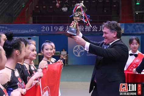 南开大学啦啦队在全国啦啦操锦标赛中夺冠
