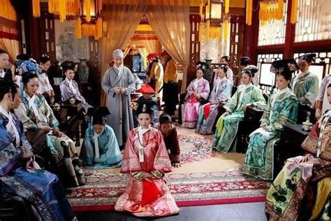 《雍正十二妃》：当清朝妃子穿上汉人女子的服饰，当真惊艳了时光|雍正十二妃|妃子|汉服_新浪新闻