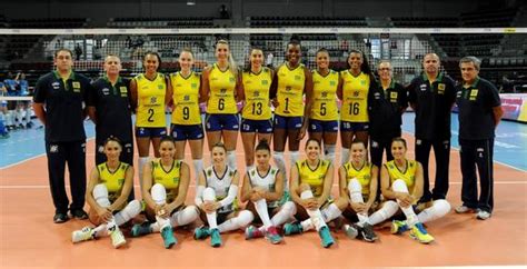图文：巴西女排3-0俄罗斯 巴西队拍集体照-搜狐体育