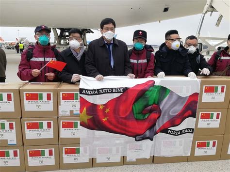 中国第二批赴意大利抗疫医疗专家组从米兰启程回国-笑奇网