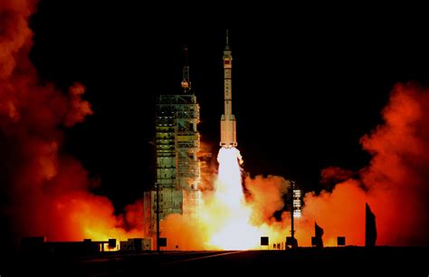 2008年神舟七号载人飞船发射成功 实现第一次太空漫步－国务院国有资产监督管理委员会