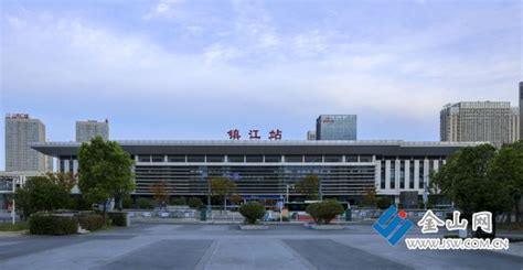 镇江火车站北广场今日开通启用 普速和高铁都可上车_今日镇江