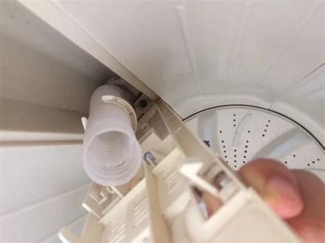 洗衣机进水管漏水（洗衣机进水管为什么会漏水）-图钉科技网