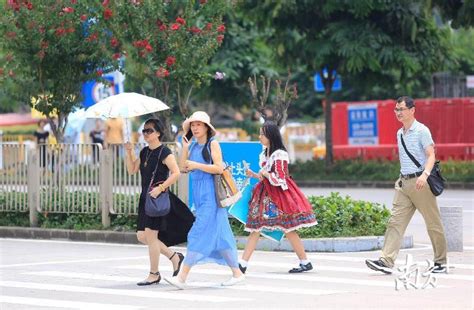 深圳街头热热热！气象台发布橙色高温预警，预计最高温度达37℃_南方网