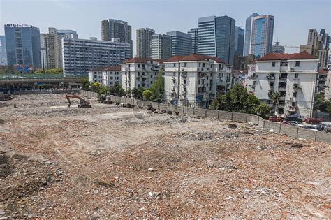 城市化进程中的拆迁和建设高清图片下载-正版图片500742810-摄图网