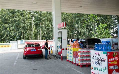 为什么私营加油站不但便宜，还免费帮洗车？ | 乐惠车