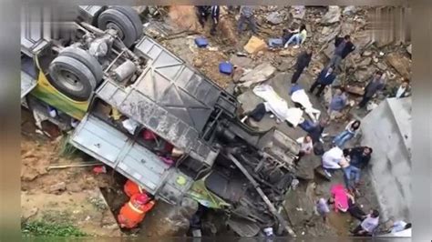 安徽霍山县大巴车坠桥 造成至少7人死亡_凤凰网视频_凤凰网