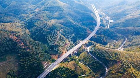 普洱旅游-思小热带雨林的生态高速公路上风光无限好！