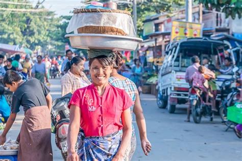 中缅边境的缅甸租房客|界面新闻 · 图片