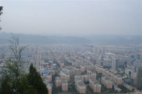 四川南充仪陇县“最大”的镇，建在山顶上，曾是老县城所在地