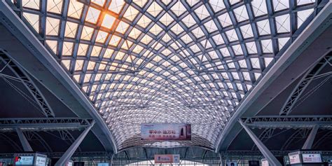 2020年中国高铁客运量、地理密度、票价及未来建设规划情况分析[图]_智研咨询
