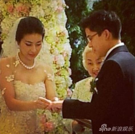 图说郭晶晶霍启刚“世纪婚礼” Diving queen Guo and Fok hold wedding gala in HK - China ...