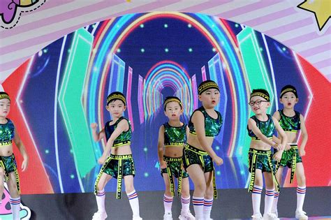 2021最新幼儿园六一舞蹈《一年级》_腾讯视频