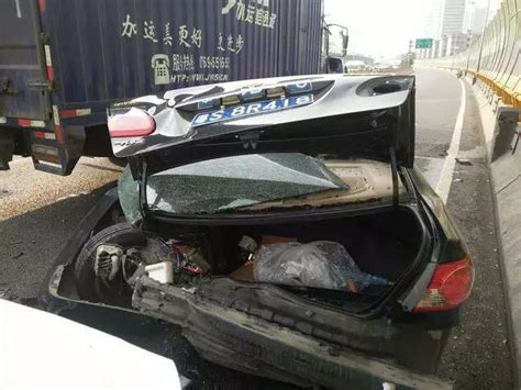 沈海高速湛江段三车连撞：客车司机身亡，39人受伤_凤凰网视频_凤凰网