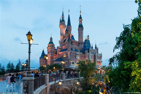 实拍各角度各时段上海迪士尼奇幻童话城堡——上海热线HOT频道