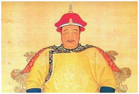 比如皇太极就是努尔哈赤的四贝勒，满清的皇帝，金黄色的皇帝衣服.jpg|ZZXXO